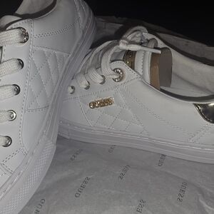GUESS Women's White and Gold Sneakers